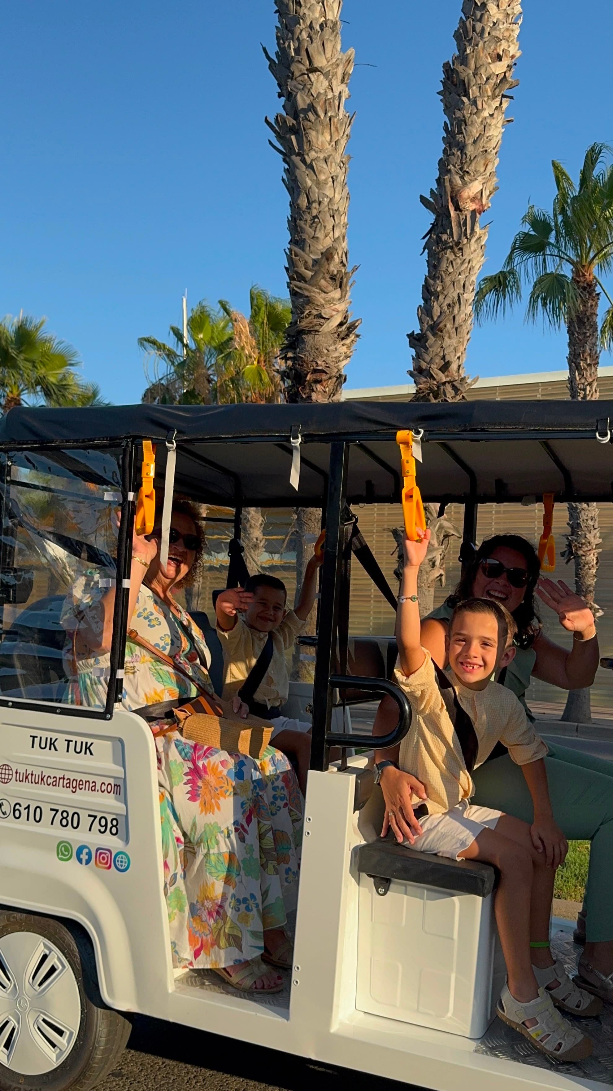 Tuk tuk Cartagena — familias con niños